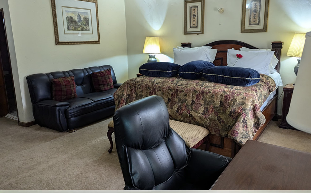 Club House Pool Suite